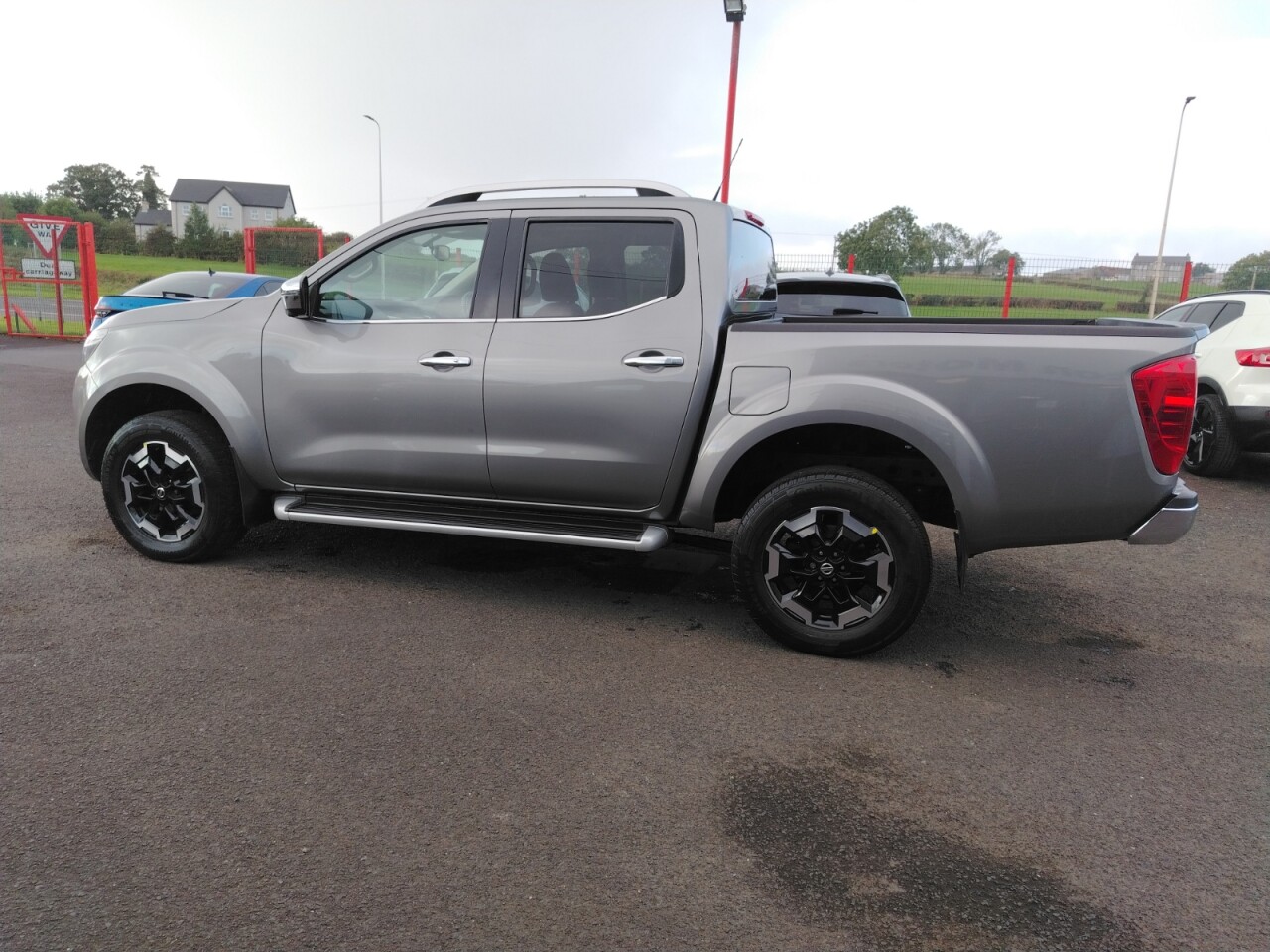 2020 NISSAN NAVARA 2.3 dCi Tekna Pickup Double Cab 4dr Diesel Auto 4WD Euro 6 (190 ps) - vehicle photo 3 for sale on PureCar