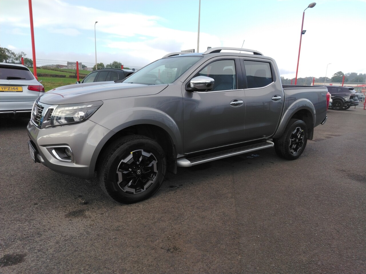 2020 NISSAN NAVARA 2.3 dCi Tekna Pickup Double Cab 4dr Diesel Auto 4WD Euro 6 (190 ps) - vehicle photo 25 for sale on PureCar