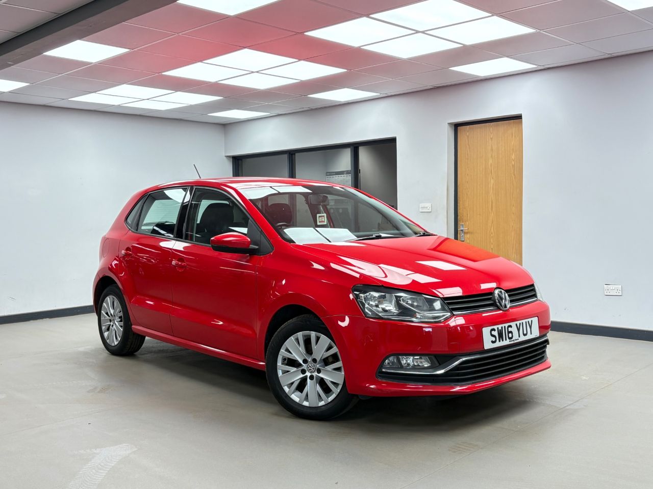 2016 VOLKSWAGEN POLO