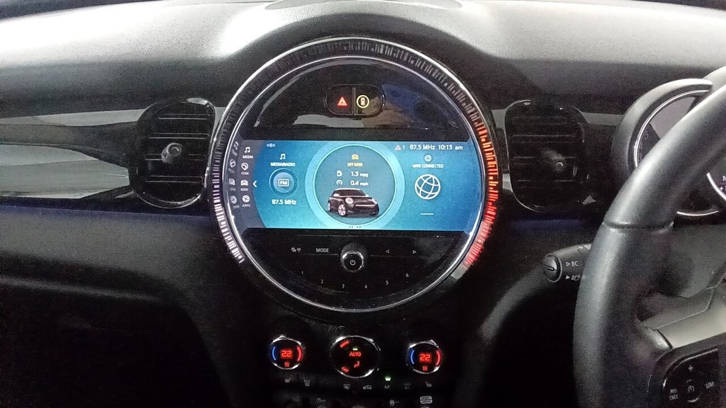 2022 MINI Hatch — image 9