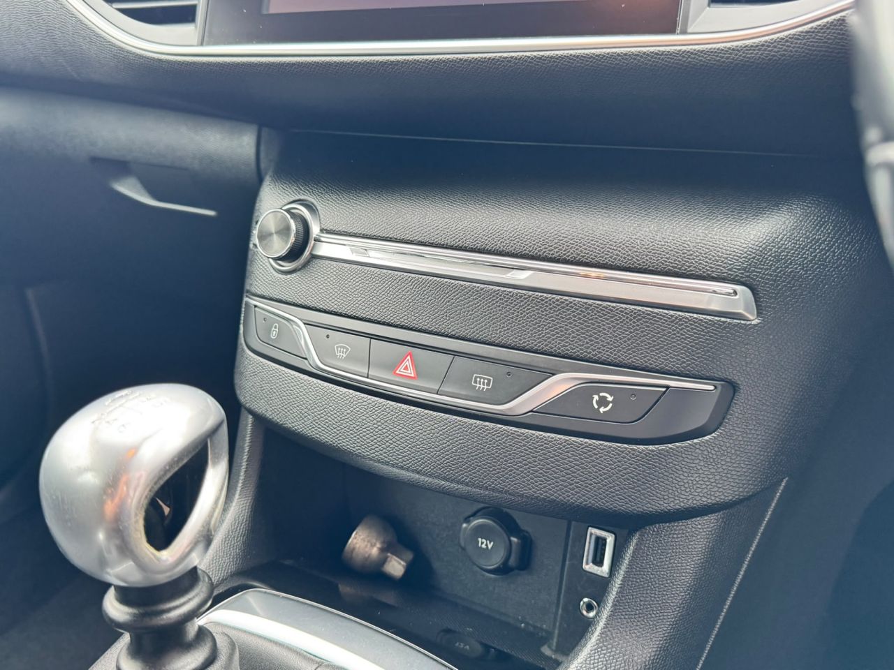 2016 PEUGEOT 1.6 BlueHDi Active Hatchback 5dr Diesel Manual Euro 6 (s/s) (120 ps) - vehicle photo 19 for sale on PureCar