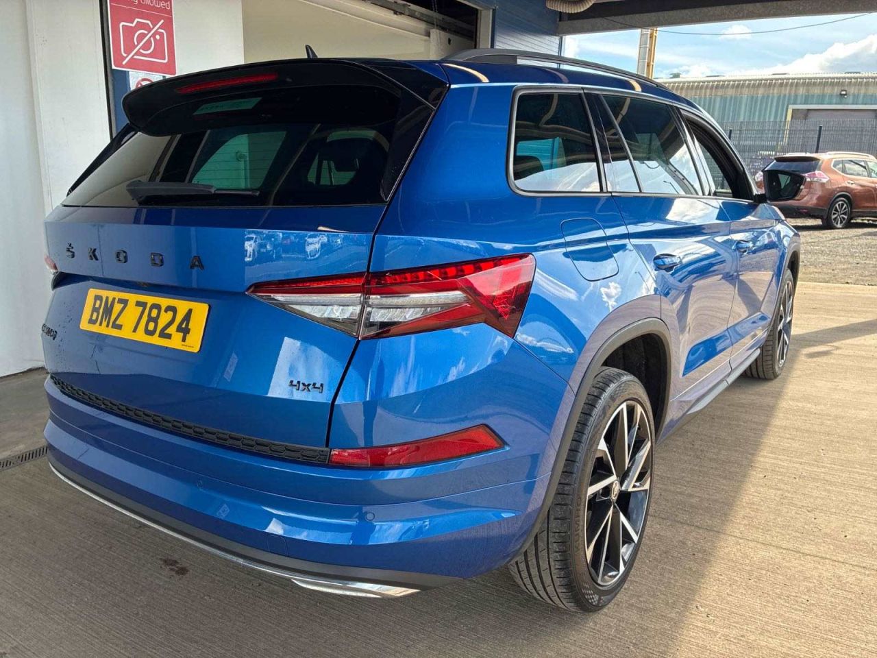 2023 SKODA KODIAQ 2.0 TDI SportLine SUV 5dr Diesel DSG 4WD Euro 6 (s/s) (7 Seat) (150 ps) - vehicle photo 4 for sale on PureCar