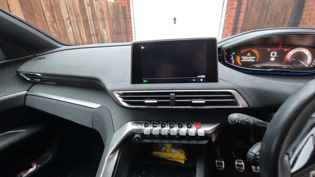 2019 Peugeot 3008 — image 8