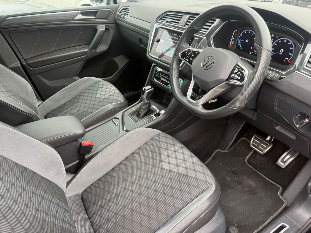 2023 VOLKSWAGEN TIGUAN 1.5 TSI R-Line Edition SUV 5dr Petrol DSG Euro 6 (s/s) (150 ps) - vehicle photo 3 for sale on PureCar