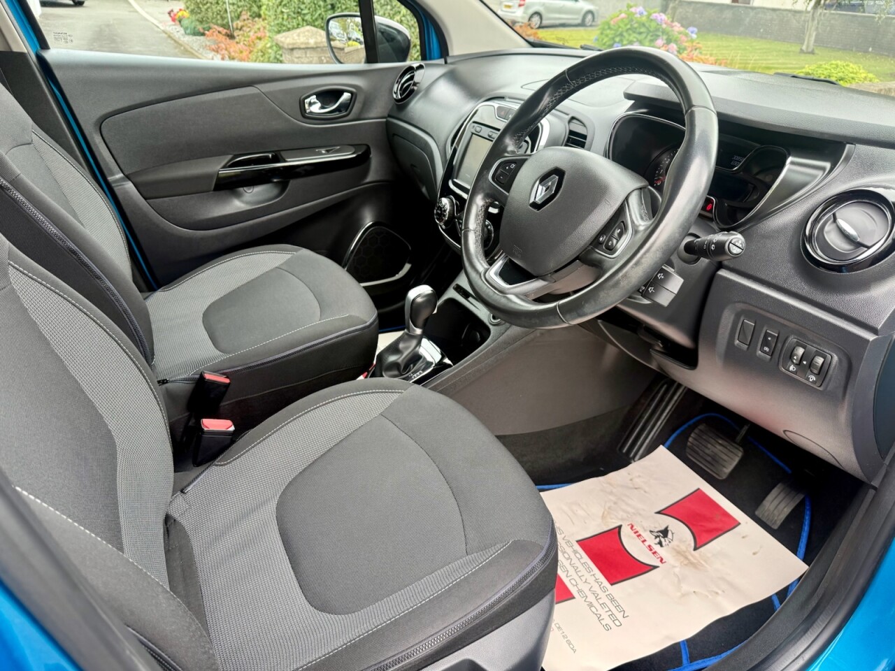 2017 RENAULT CAPTUR 1.5 dCi Dynamique Nav Diesel (AUTOMATIC ONLY 30000 MILES) - vehicle photo 8 for sale on PureCar