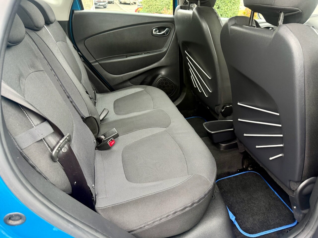 2017 RENAULT CAPTUR 1.5 dCi Dynamique Nav Diesel (AUTOMATIC ONLY 30000 MILES) - vehicle photo 9 for sale on PureCar