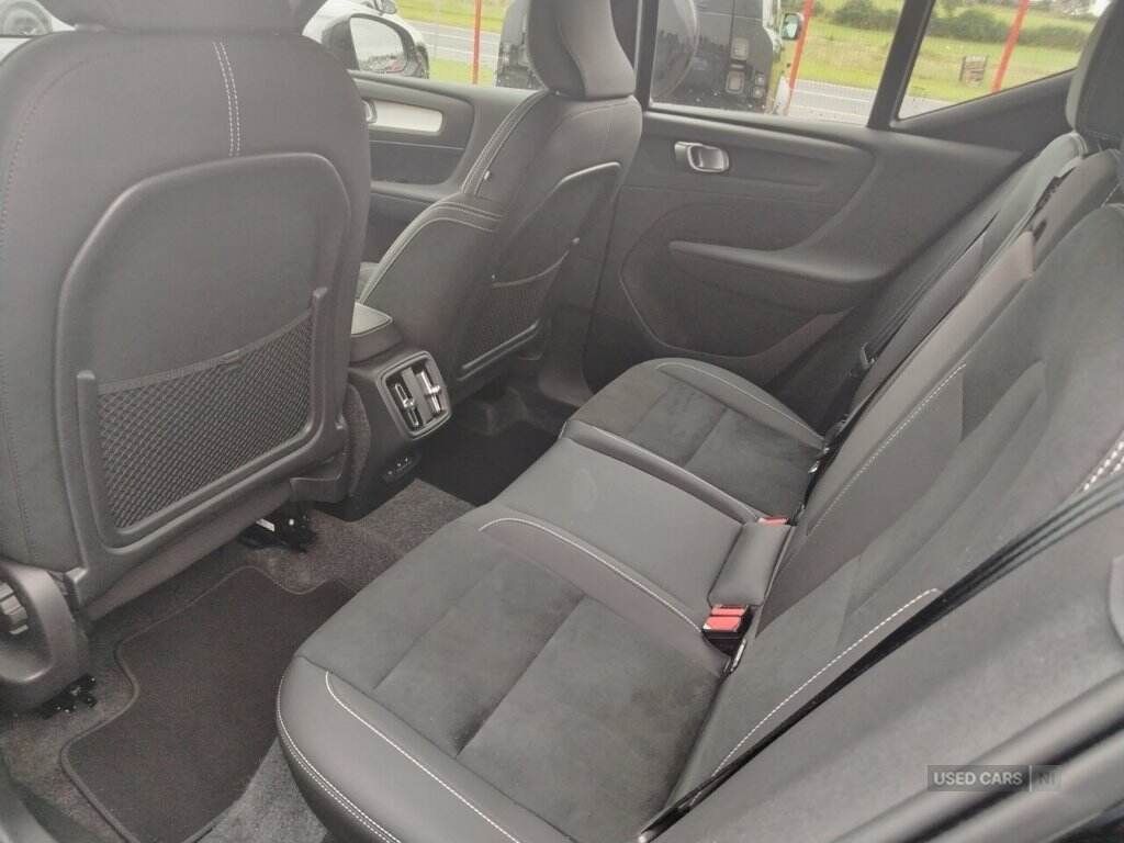 2026 VOLVO XC40 2.0 B4 MHEV Plus Dark SUV 5dr Petrol Hybrid DCT Auto Euro 6 (s/s) (197 ps) - vehicle photo 17 for sale on PureCar
