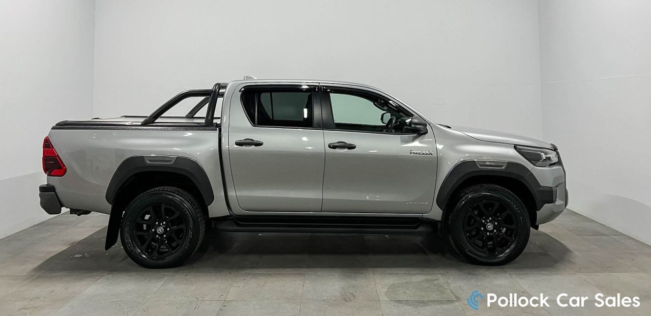 2025 TOYOTA HILUX 2.8 D-4D-h Invincible X Pickup 4dr Diesel Hybrid Auto 4WD Euro 6 (204 ps) C - vehicle photo 3 for sale on PureCar