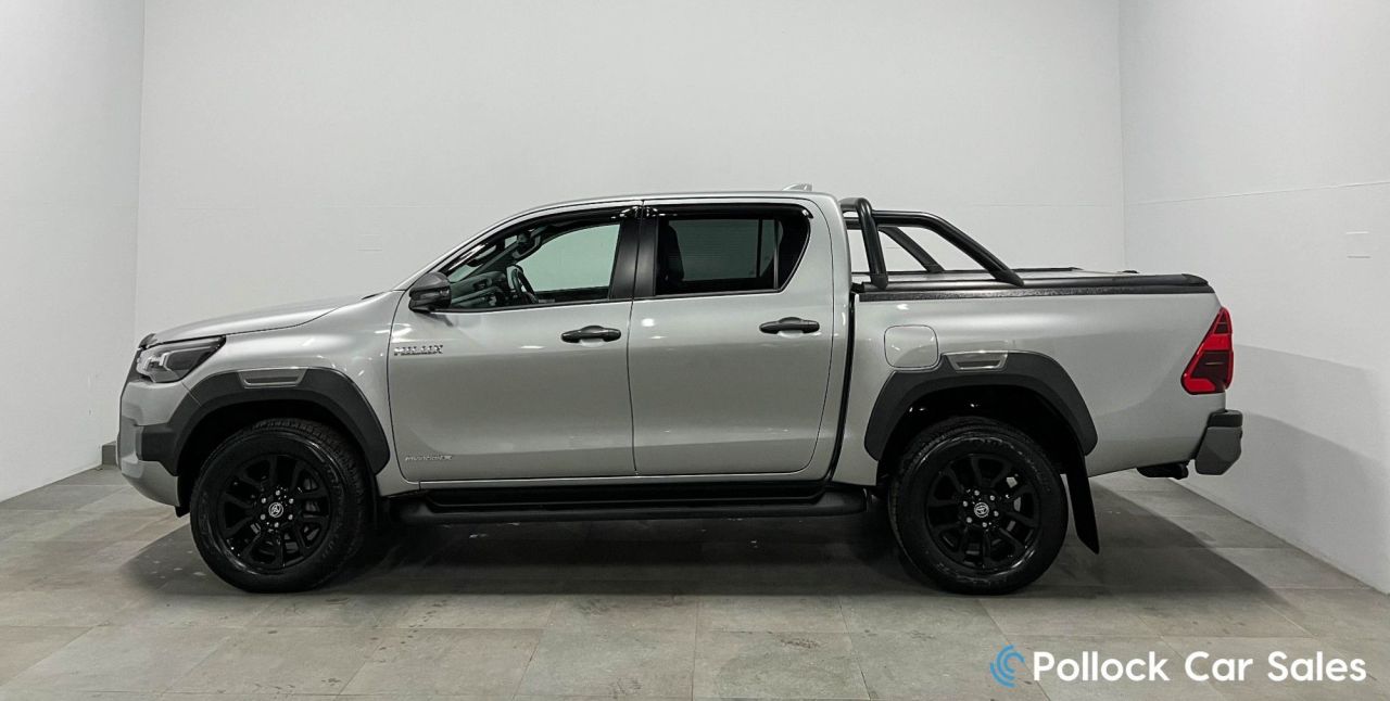 2025 TOYOTA HILUX 2.8 D-4D-h Invincible X Pickup 4dr Diesel Hybrid Auto 4WD Euro 6 (204 ps) C - vehicle photo 4 for sale on PureCar