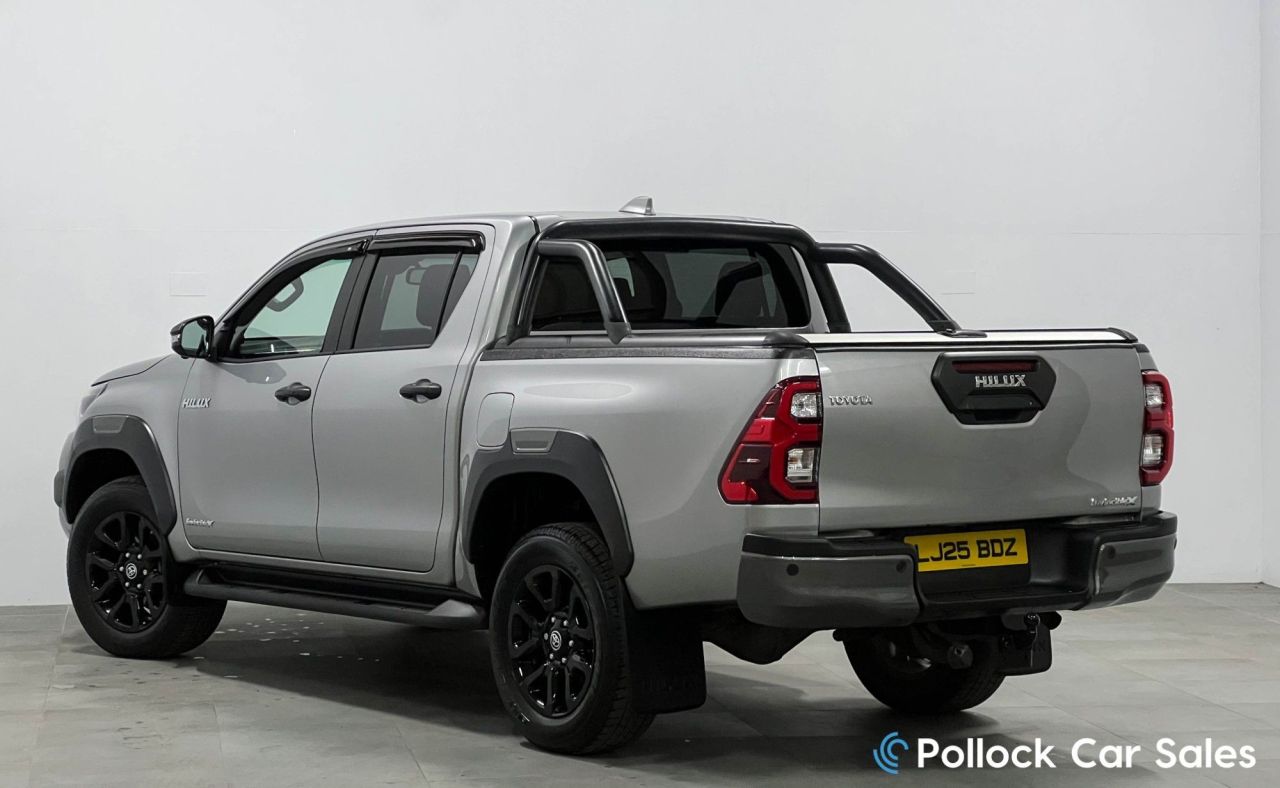 2025 TOYOTA HILUX 2.8 D-4D-h Invincible X Pickup 4dr Diesel Hybrid Auto 4WD Euro 6 (204 ps) C - vehicle photo 2 for sale on PureCar