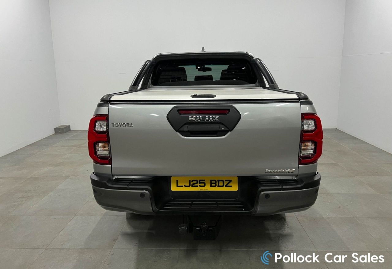2025 TOYOTA HILUX 2.8 D-4D-h Invincible X Pickup 4dr Diesel Hybrid Auto 4WD Euro 6 (204 ps) C - vehicle photo 5 for sale on PureCar