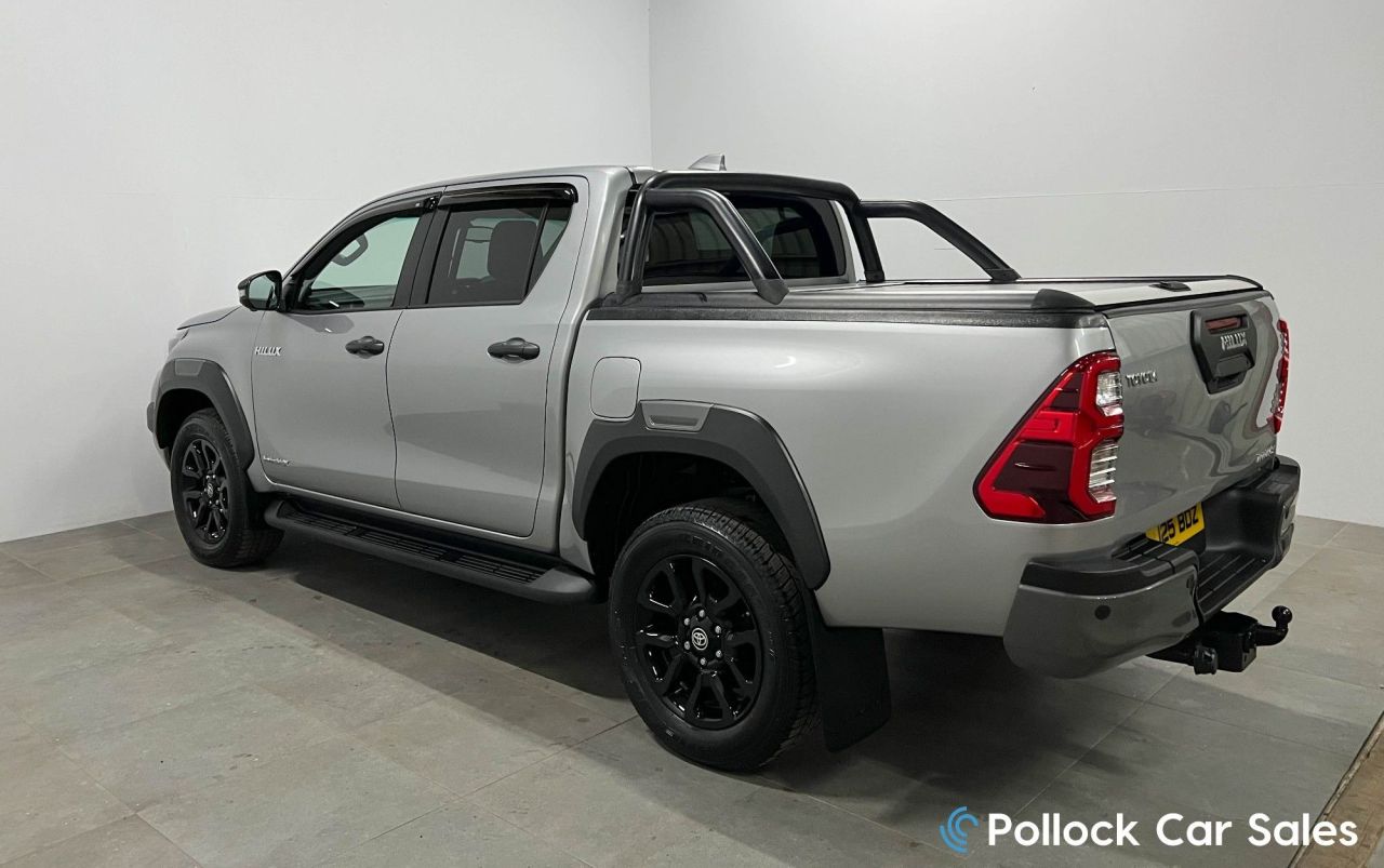 2025 TOYOTA HILUX 2.8 D-4D-h Invincible X Pickup 4dr Diesel Hybrid Auto 4WD Euro 6 (204 ps) C - vehicle photo 17 for sale on PureCar