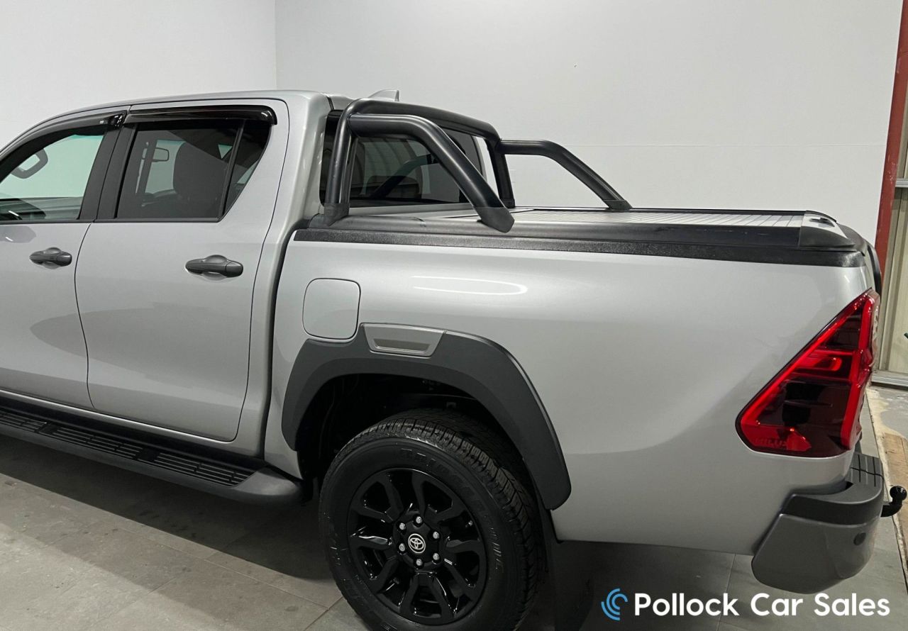 2025 TOYOTA HILUX 2.8 D-4D-h Invincible X Pickup 4dr Diesel Hybrid Auto 4WD Euro 6 (204 ps) C - vehicle photo 18 for sale on PureCar