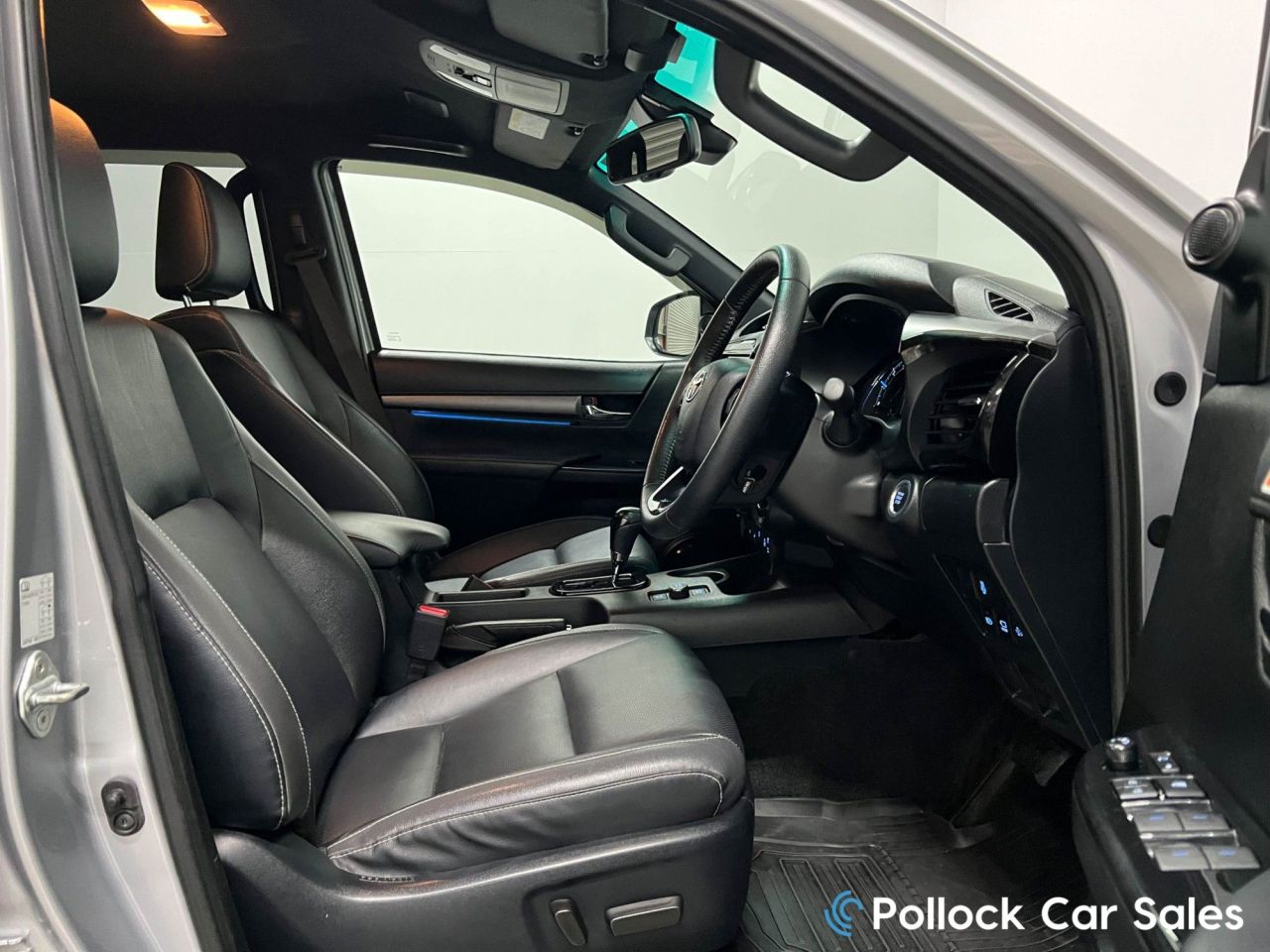 2025 TOYOTA HILUX 2.8 D-4D-h Invincible X Pickup 4dr Diesel Hybrid Auto 4WD Euro 6 (204 ps) C - vehicle photo 26 for sale on PureCar