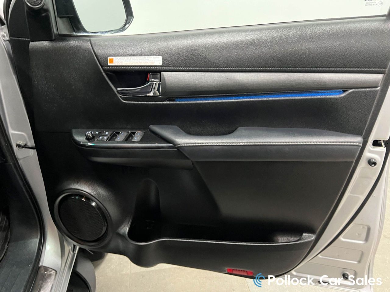 2025 TOYOTA HILUX 2.8 D-4D-h Invincible X Pickup 4dr Diesel Hybrid Auto 4WD Euro 6 (204 ps) C - vehicle photo 27 for sale on PureCar