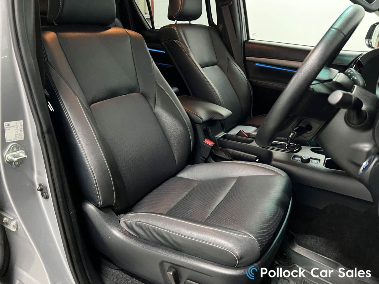 2025 TOYOTA HILUX 2.8 D-4D-h Invincible X Pickup 4dr Diesel Hybrid Auto 4WD Euro 6 (204 ps) C - vehicle photo 29 for sale on PureCar