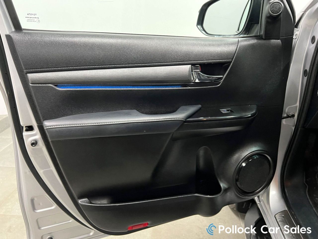2025 TOYOTA HILUX 2.8 D-4D-h Invincible X Pickup 4dr Diesel Hybrid Auto 4WD Euro 6 (204 ps) C - vehicle photo 33 for sale on PureCar