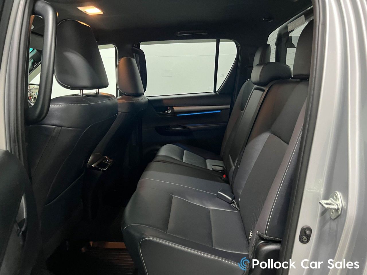 2025 TOYOTA HILUX 2.8 D-4D-h Invincible X Pickup 4dr Diesel Hybrid Auto 4WD Euro 6 (204 ps) C - vehicle photo 35 for sale on PureCar