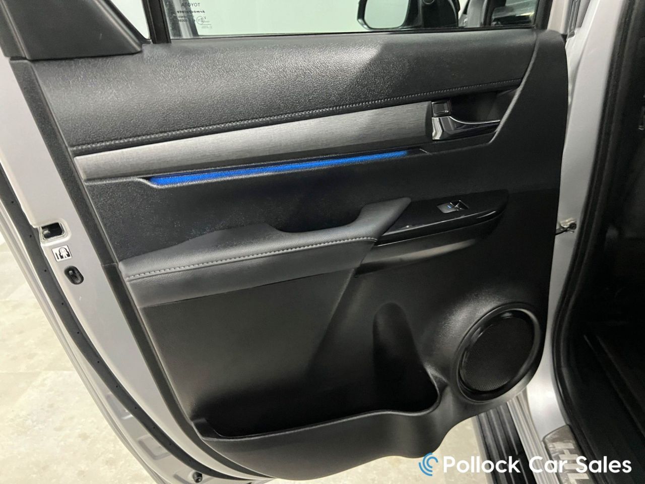 2025 TOYOTA HILUX 2.8 D-4D-h Invincible X Pickup 4dr Diesel Hybrid Auto 4WD Euro 6 (204 ps) C - vehicle photo 36 for sale on PureCar