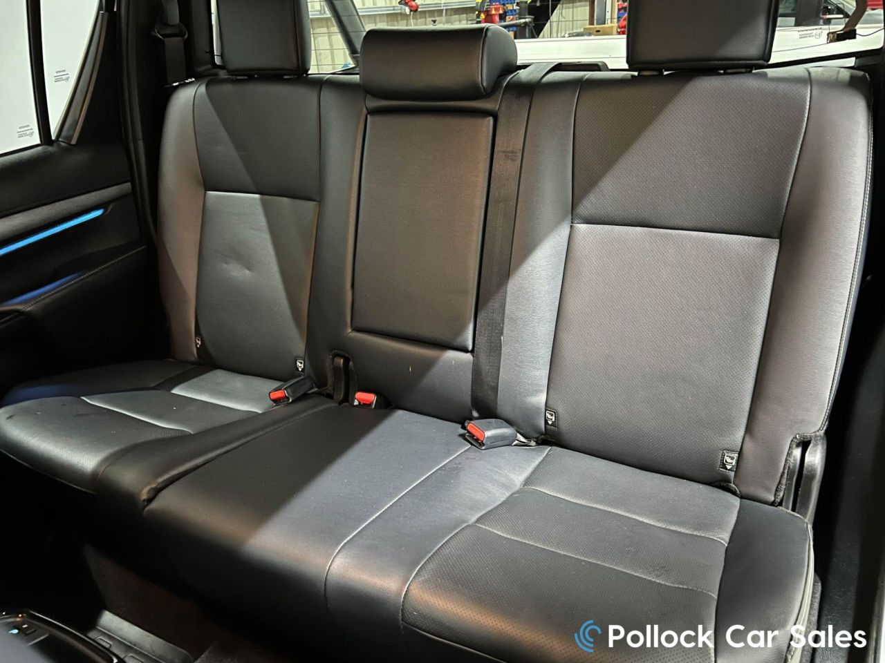 2025 TOYOTA HILUX 2.8 D-4D-h Invincible X Pickup 4dr Diesel Hybrid Auto 4WD Euro 6 (204 ps) C - vehicle photo 37 for sale on PureCar