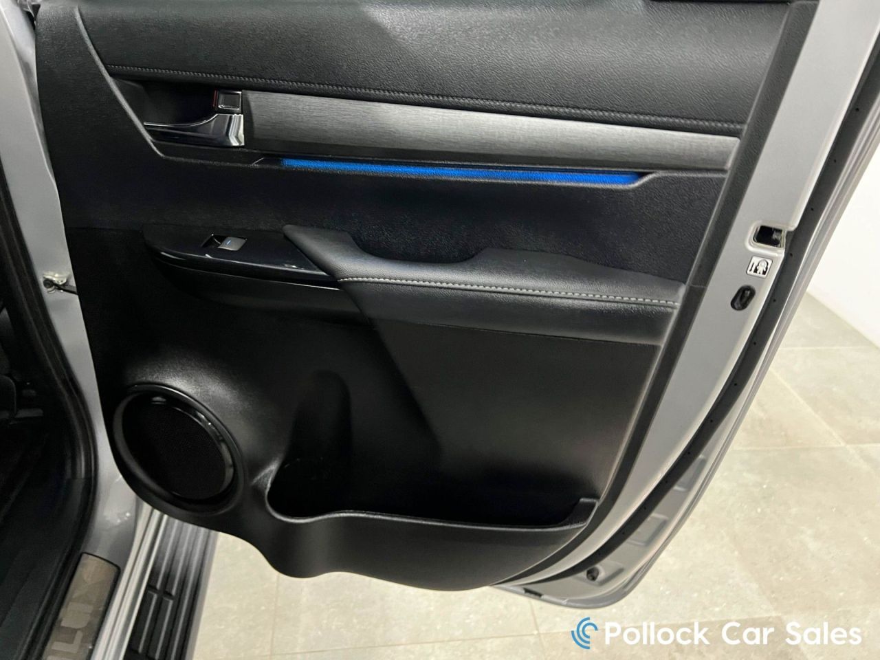 2025 TOYOTA HILUX 2.8 D-4D-h Invincible X Pickup 4dr Diesel Hybrid Auto 4WD Euro 6 (204 ps) C - vehicle photo 39 for sale on PureCar