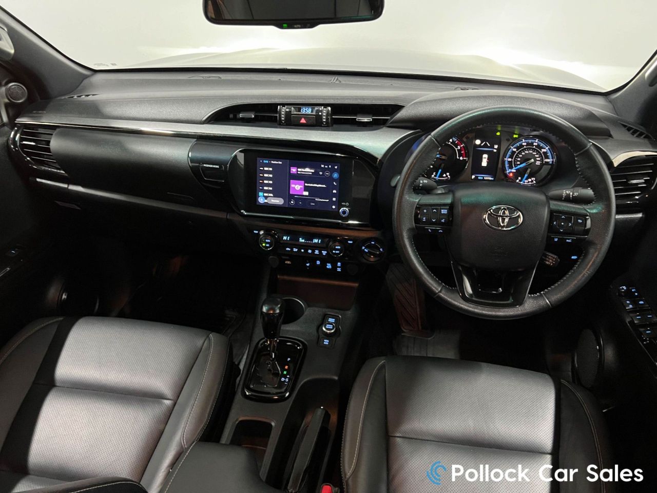 2025 TOYOTA HILUX 2.8 D-4D-h Invincible X Pickup 4dr Diesel Hybrid Auto 4WD Euro 6 (204 ps) C - vehicle photo 40 for sale on PureCar