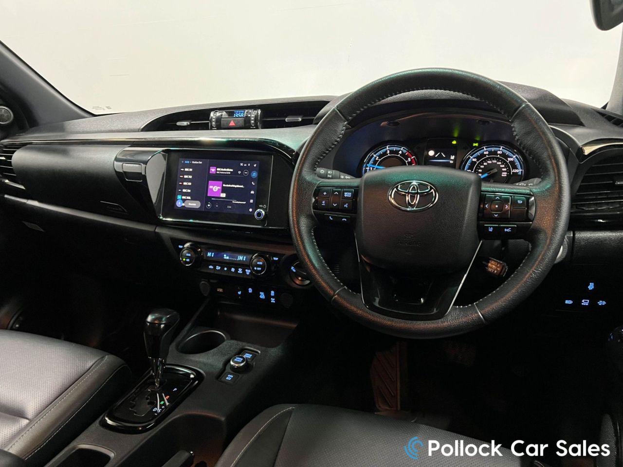 2025 TOYOTA HILUX 2.8 D-4D-h Invincible X Pickup 4dr Diesel Hybrid Auto 4WD Euro 6 (204 ps) C - vehicle photo 41 for sale on PureCar