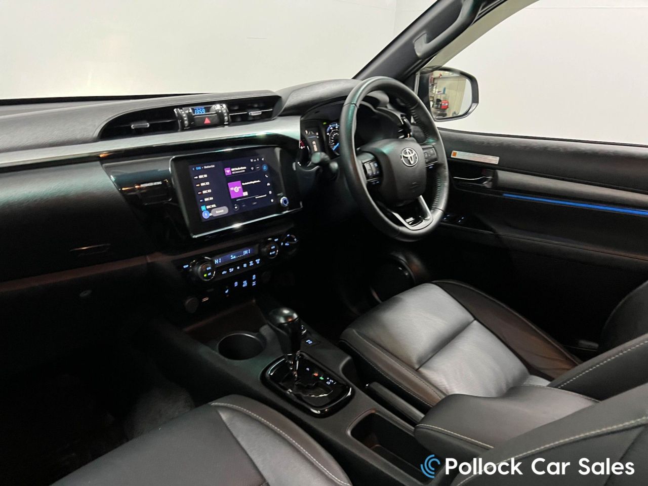 2025 TOYOTA HILUX 2.8 D-4D-h Invincible X Pickup 4dr Diesel Hybrid Auto 4WD Euro 6 (204 ps) C - vehicle photo 42 for sale on PureCar