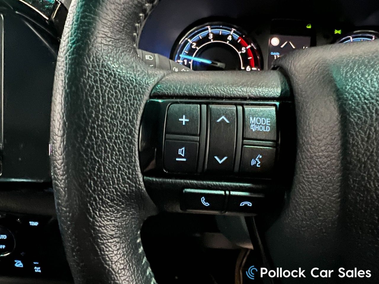 2025 TOYOTA HILUX 2.8 D-4D-h Invincible X Pickup 4dr Diesel Hybrid Auto 4WD Euro 6 (204 ps) C - vehicle photo 44 for sale on PureCar