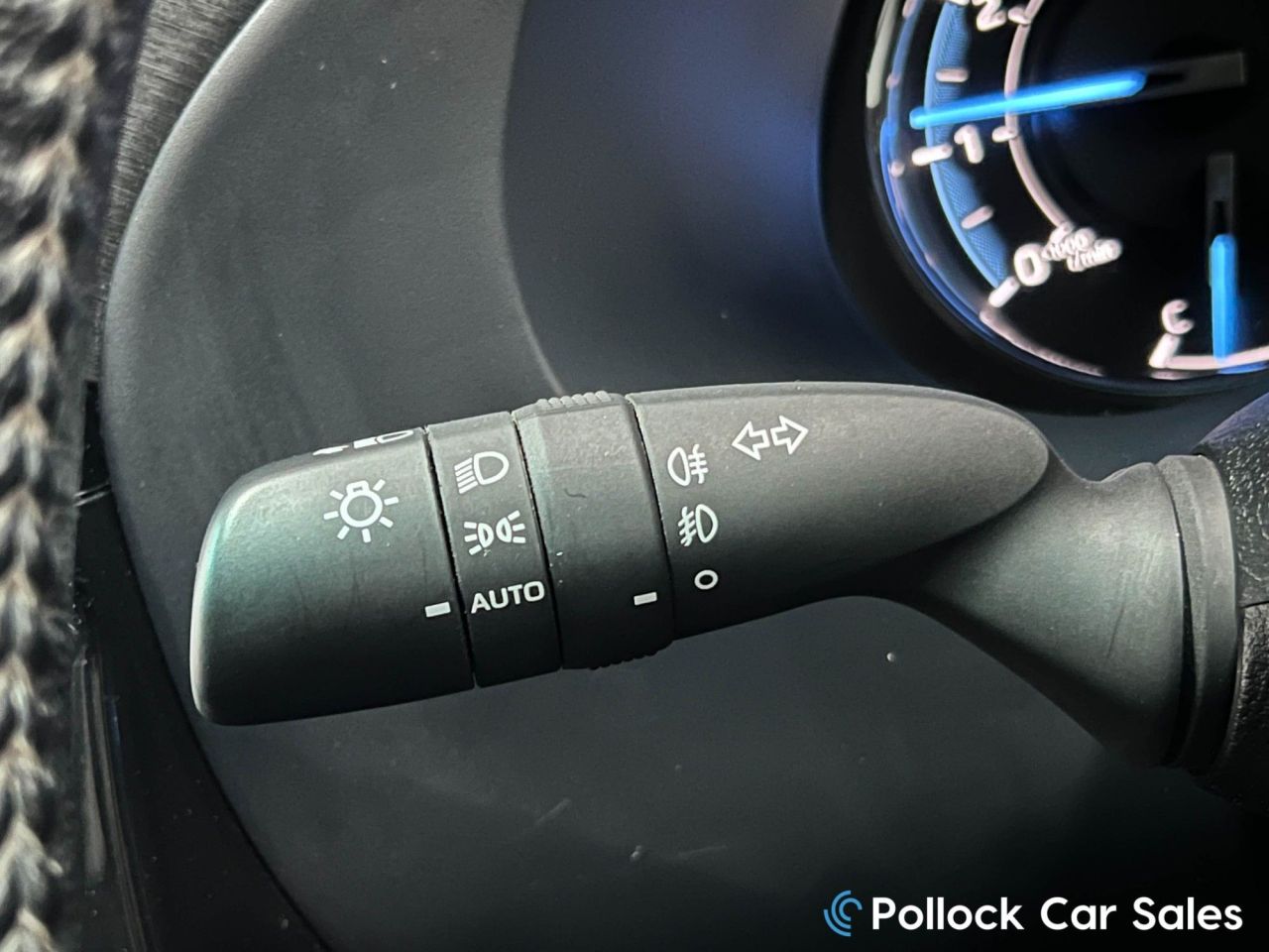 2025 TOYOTA HILUX 2.8 D-4D-h Invincible X Pickup 4dr Diesel Hybrid Auto 4WD Euro 6 (204 ps) C - vehicle photo 46 for sale on PureCar