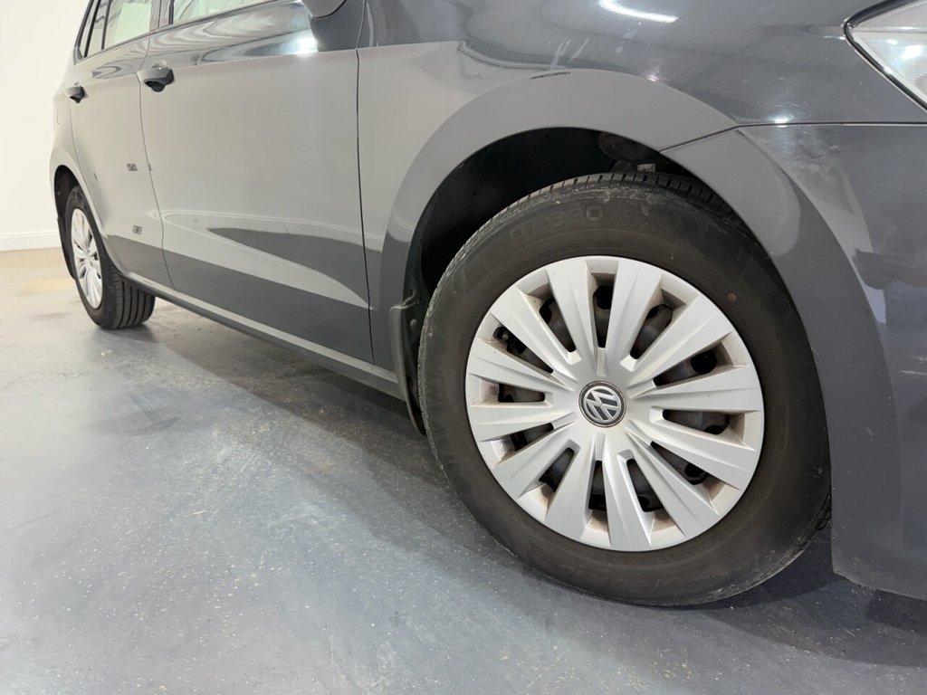 2017 Volkswagen Golf SV — image 4