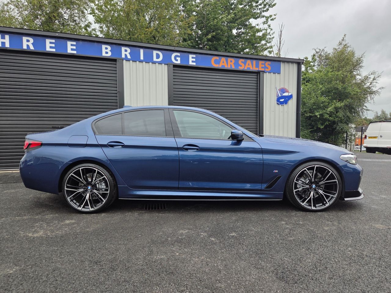 2022 BMW 5 SERIES 2.0 520d MHT M Sport Saloon 4dr Diesel Hybrid Steptronic Euro 6 (s/s) (190 - vehicle photo 9 for sale on PureCar