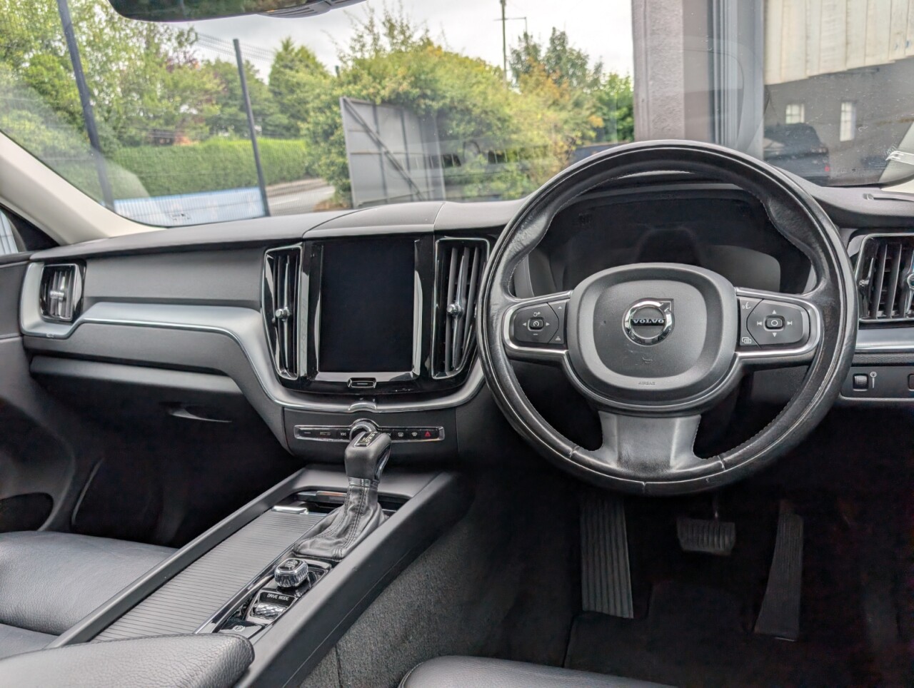 2017 VOLVO XC60 2.0 D4 Momentum Pro SUV 5dr Diesel Auto AWD Euro 6 (s/s) (190 ps) - vehicle photo 25 for sale on PureCar