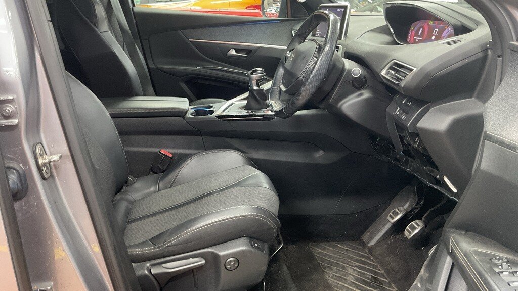 2019 Peugeot 5008 — image 10