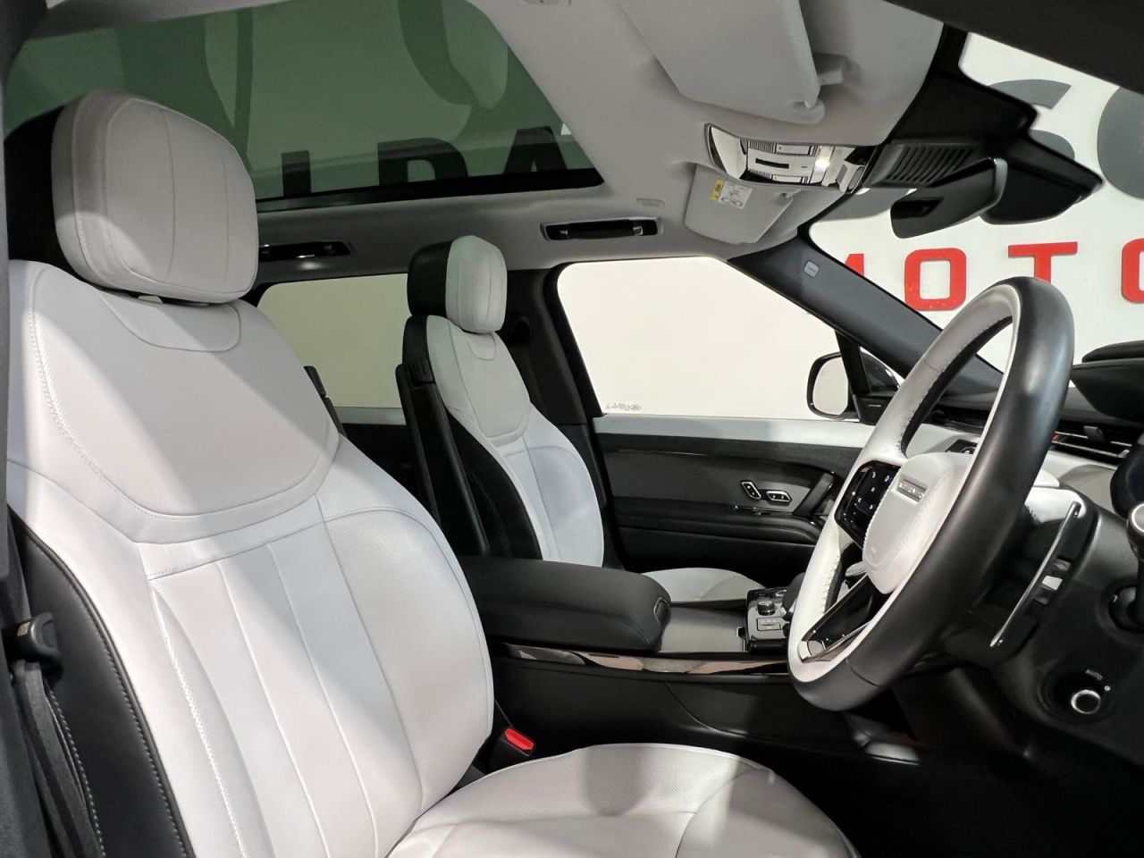 2023 LAND ROVER RANGE ROVER SPORT 3.0 D300 MHEV Dynamic SE SUV 5dr Diesel Auto 4WD Euro 6 (s/s) (300 ps) Eige - vehicle photo 8 for sale on PureCar
