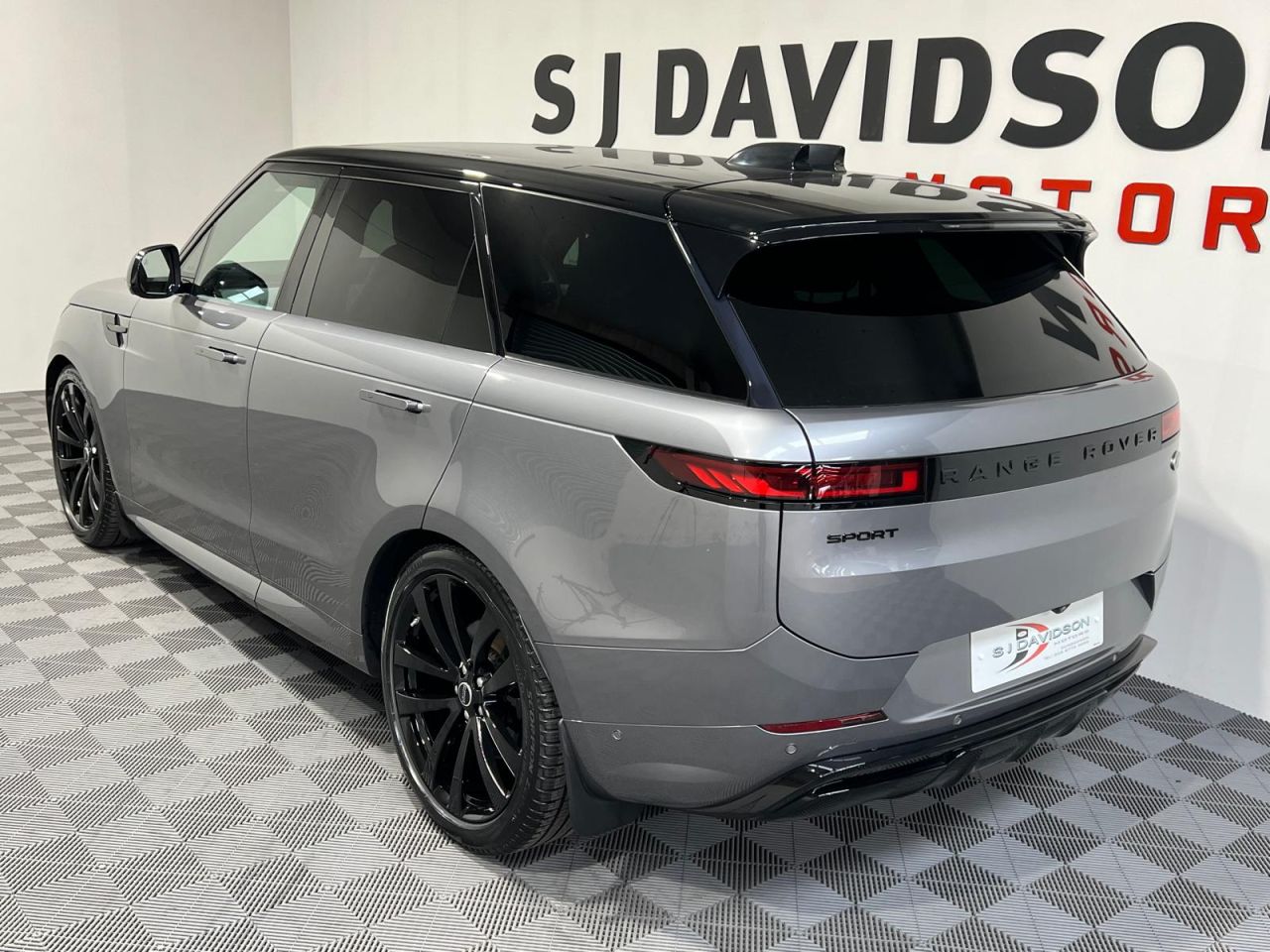 2023 LAND ROVER RANGE ROVER SPORT 3.0 D300 MHEV Dynamic SE SUV 5dr Diesel Auto 4WD Euro 6 (s/s) (300 ps) Eige - vehicle photo 11 for sale on PureCar