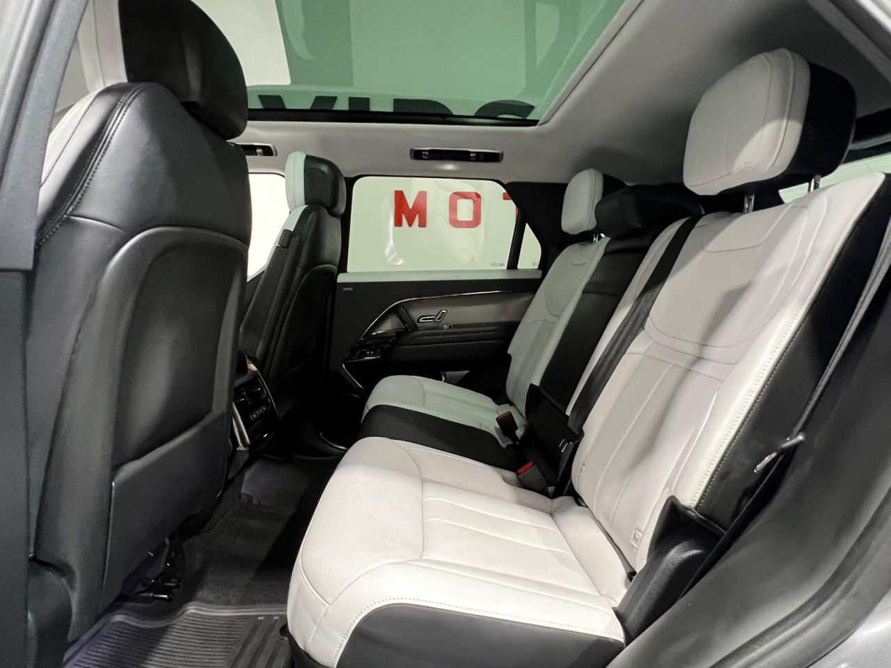 2023 LAND ROVER RANGE ROVER SPORT 3.0 D300 MHEV Dynamic SE SUV 5dr Diesel Auto 4WD Euro 6 (s/s) (300 ps) Eige - vehicle photo 14 for sale on PureCar