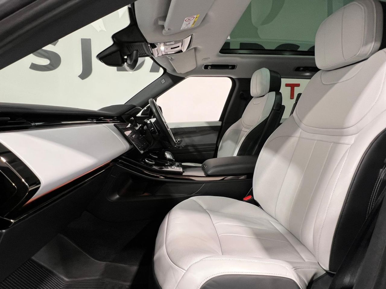 2023 LAND ROVER RANGE ROVER SPORT 3.0 D300 MHEV Dynamic SE SUV 5dr Diesel Auto 4WD Euro 6 (s/s) (300 ps) Eige - vehicle photo 16 for sale on PureCar