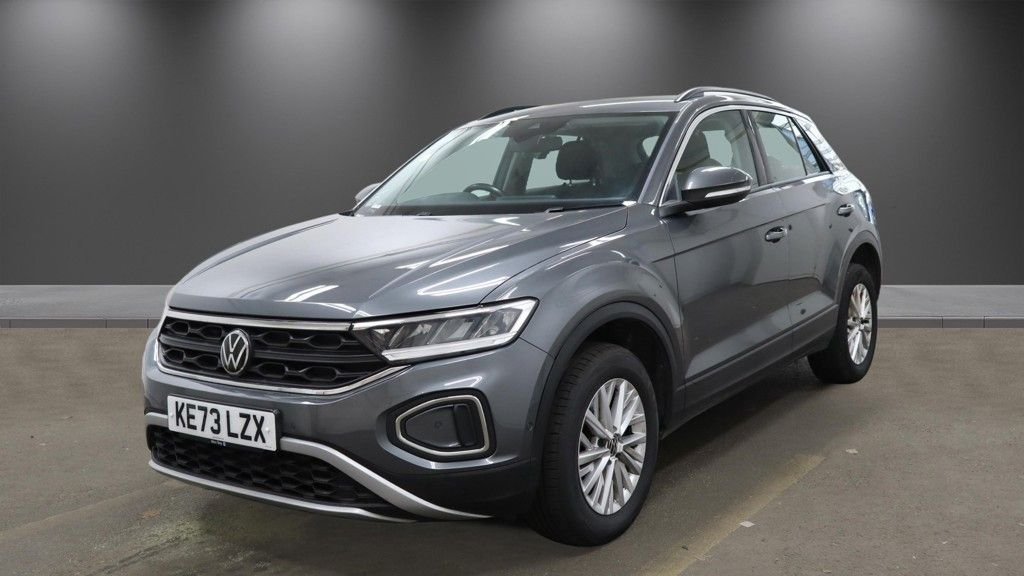 2024 Volkswagen T-Roc — image 2