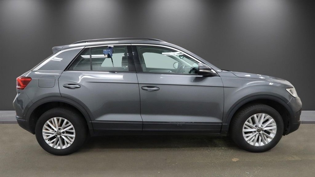 2024 Volkswagen T-Roc — image 5