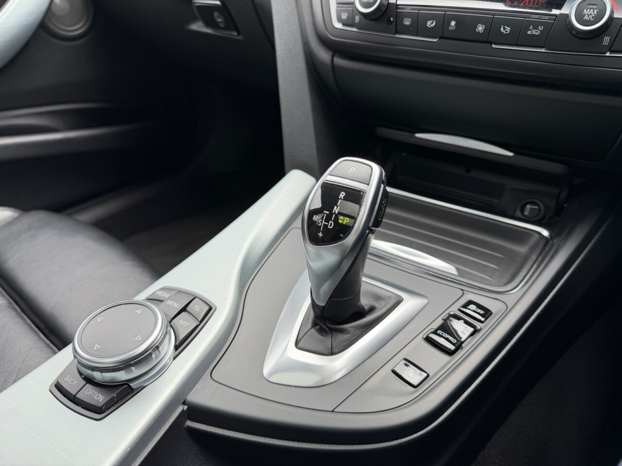 2013 BMW 3 SERIES 3.0 330d M Sport Touring 5dr Diesel Auto xDrive Euro 5 (s/s) (258 ps) - vehicle photo 3 for sale on PureCar