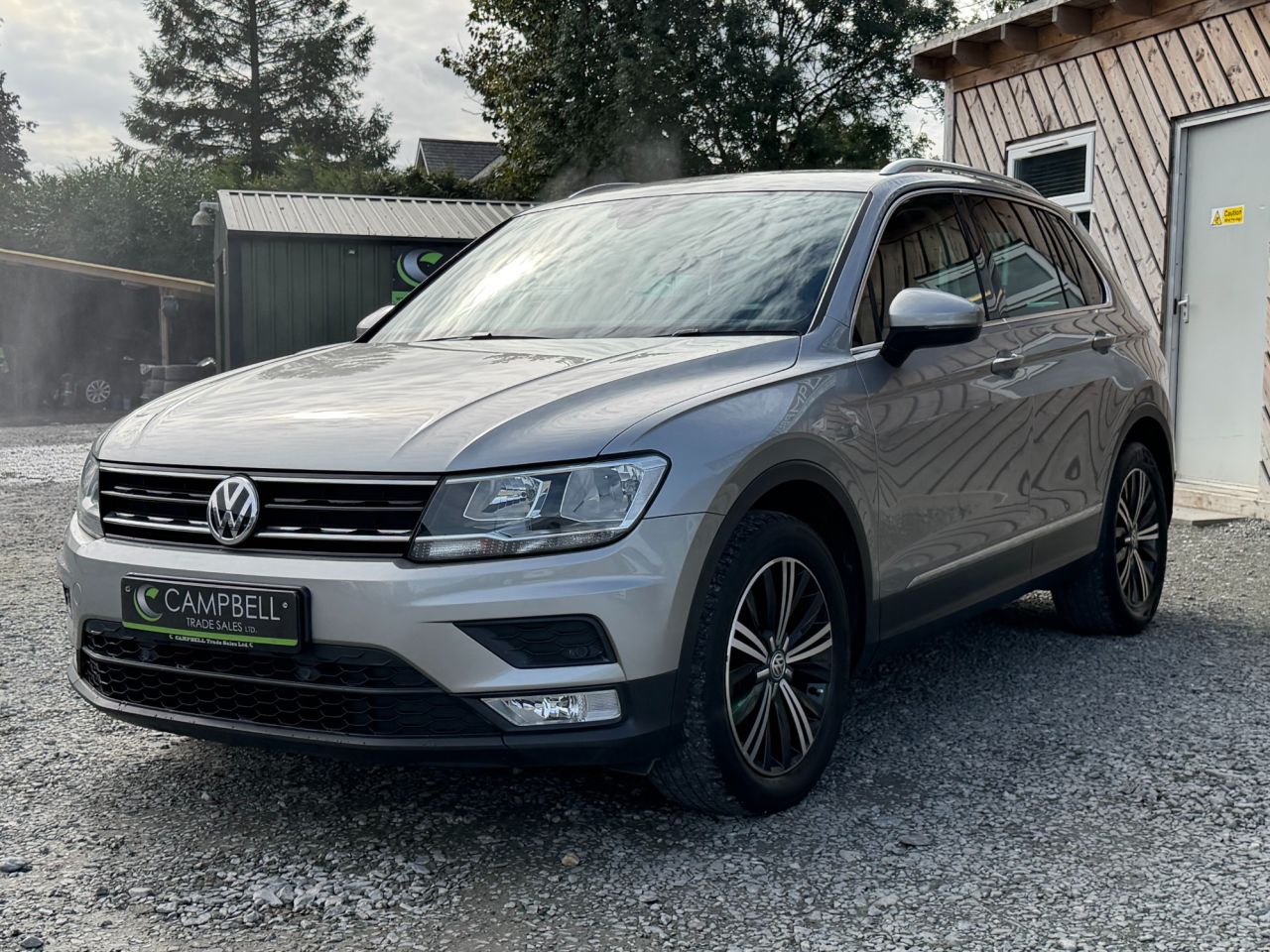 2017 VOLKSWAGEN TIGUAN 2.0 TDI BlueMotion Tech SE Navigation SUV 5dr Diesel Manual Euro 6 (s/s) (1 - vehicle photo 2 for sale on PureCar