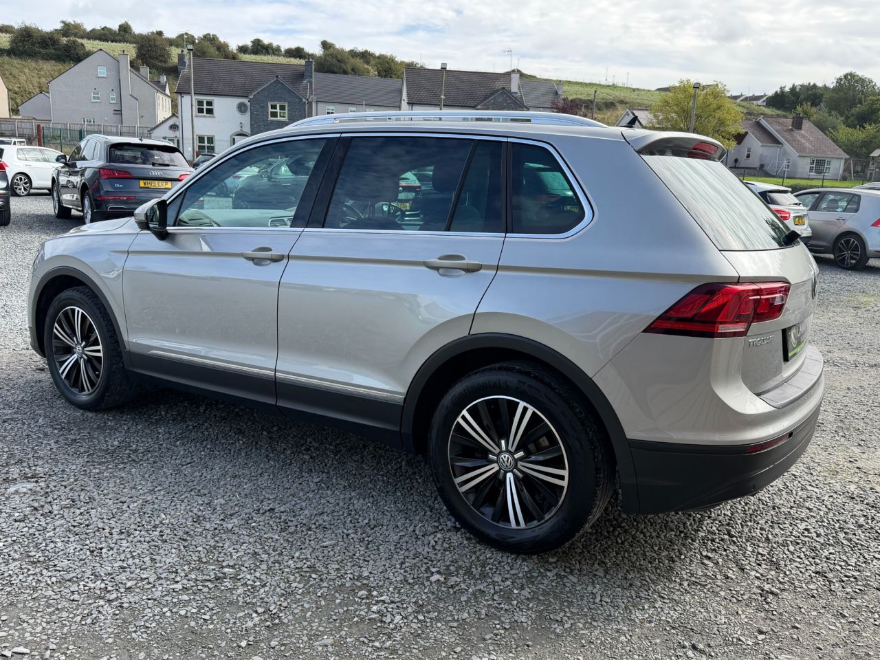 2017 VOLKSWAGEN TIGUAN 2.0 TDI BlueMotion Tech SE Navigation SUV 5dr Diesel Manual Euro 6 (s/s) (1 - vehicle photo 5 for sale on PureCar