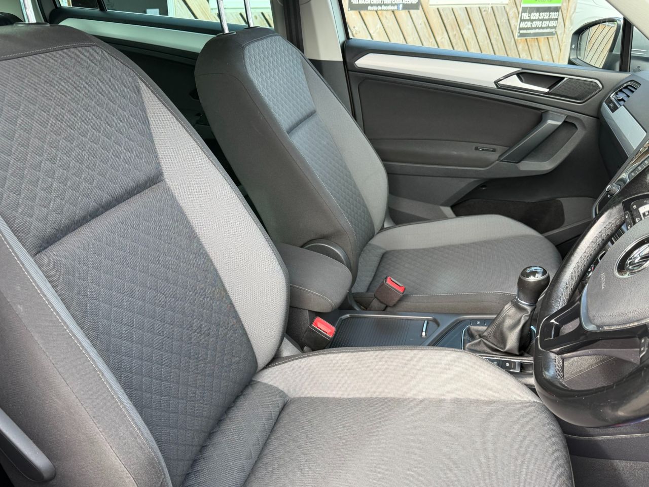 2017 VOLKSWAGEN TIGUAN 2.0 TDI BlueMotion Tech SE Navigation SUV 5dr Diesel Manual Euro 6 (s/s) (1 - vehicle photo 9 for sale on PureCar