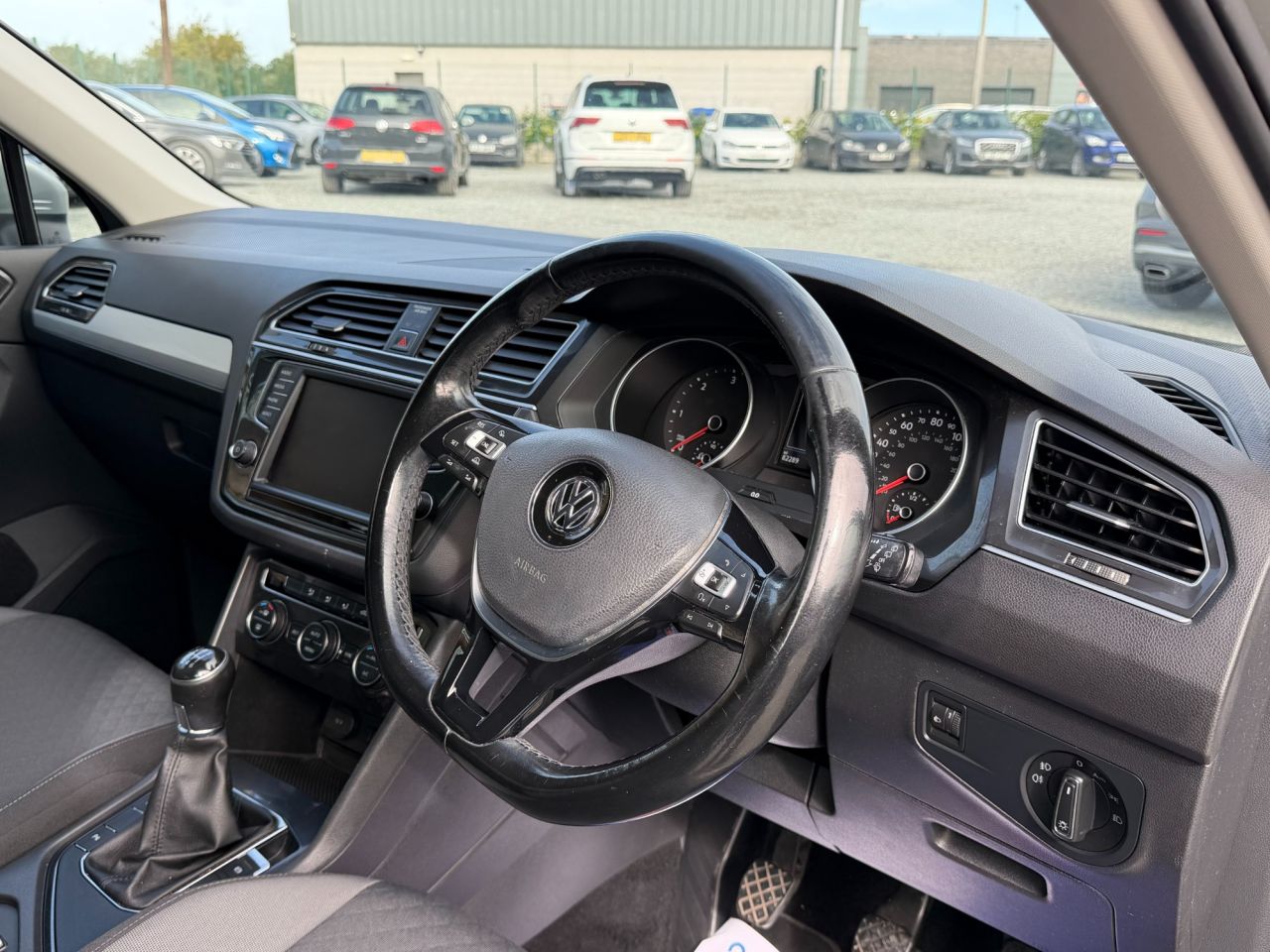 2017 VOLKSWAGEN TIGUAN 2.0 TDI BlueMotion Tech SE Navigation SUV 5dr Diesel Manual Euro 6 (s/s) (1 - vehicle photo 11 for sale on PureCar