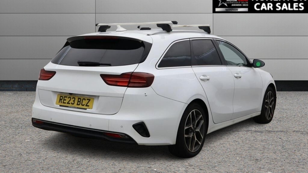 2023 Kia Ceed — image 3