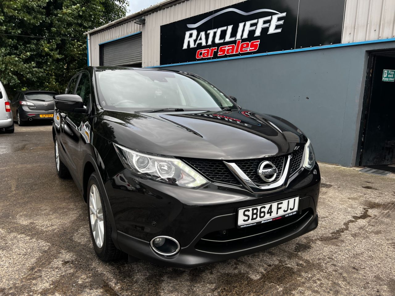 2014 NISSAN QASHQAI 1.5 dCi Acenta Premium SUV 5dr Diesel Manual 2WD Euro 5 (s/s) (110 ps) - vehicle photo 2 for sale on PureCar