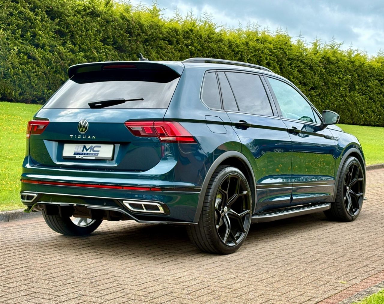 2021 VOLKSWAGEN TIGUAN 2.0 TDI R-Line SUV 5dr Diesel DSG Euro 6 (s/s) (150 ps) - vehicle photo 3 for sale on PureCar