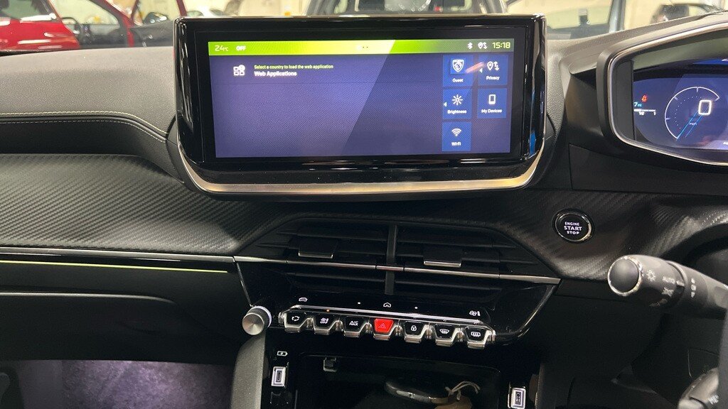 2023 Peugeot 2008 — image 5