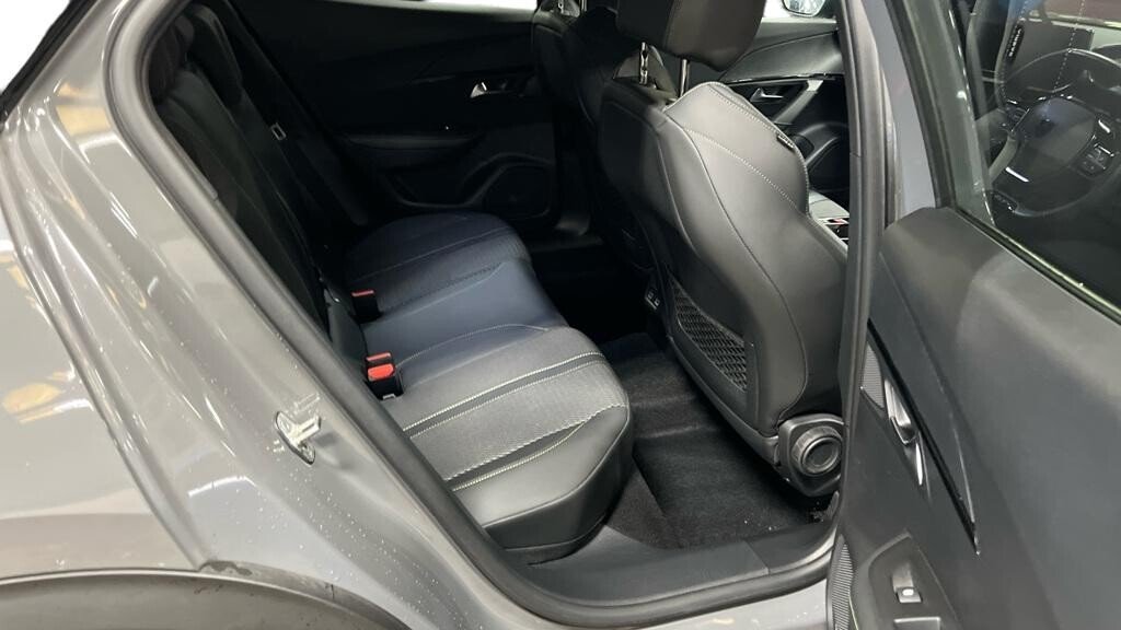2023 Peugeot 2008 — image 7